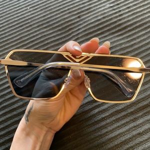 Quay rose gold sunnies